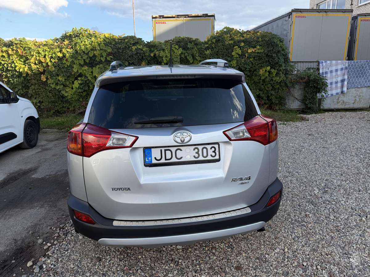 Toyota RAV4 - 6
