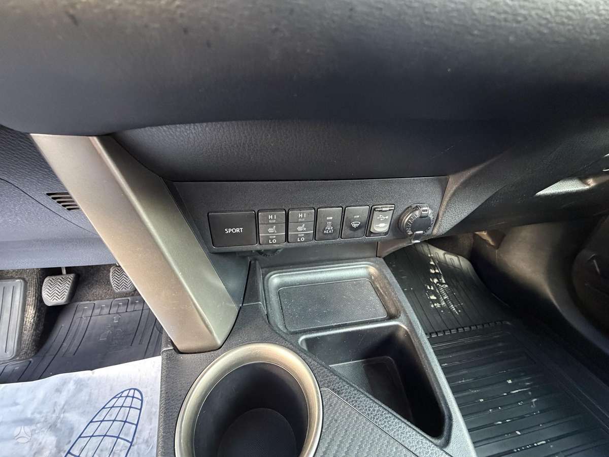 Toyota RAV4 - 10