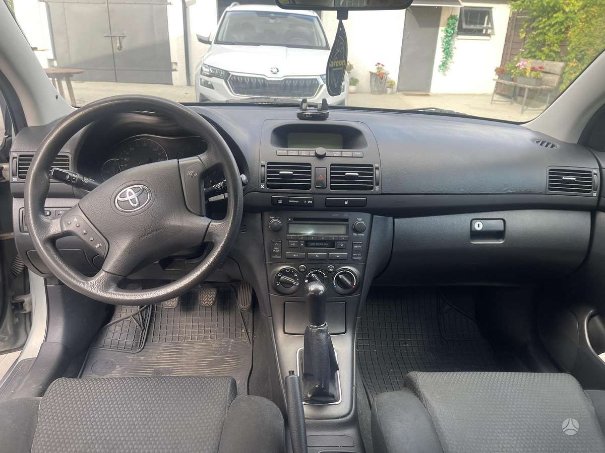 Toyota Avensis - 5