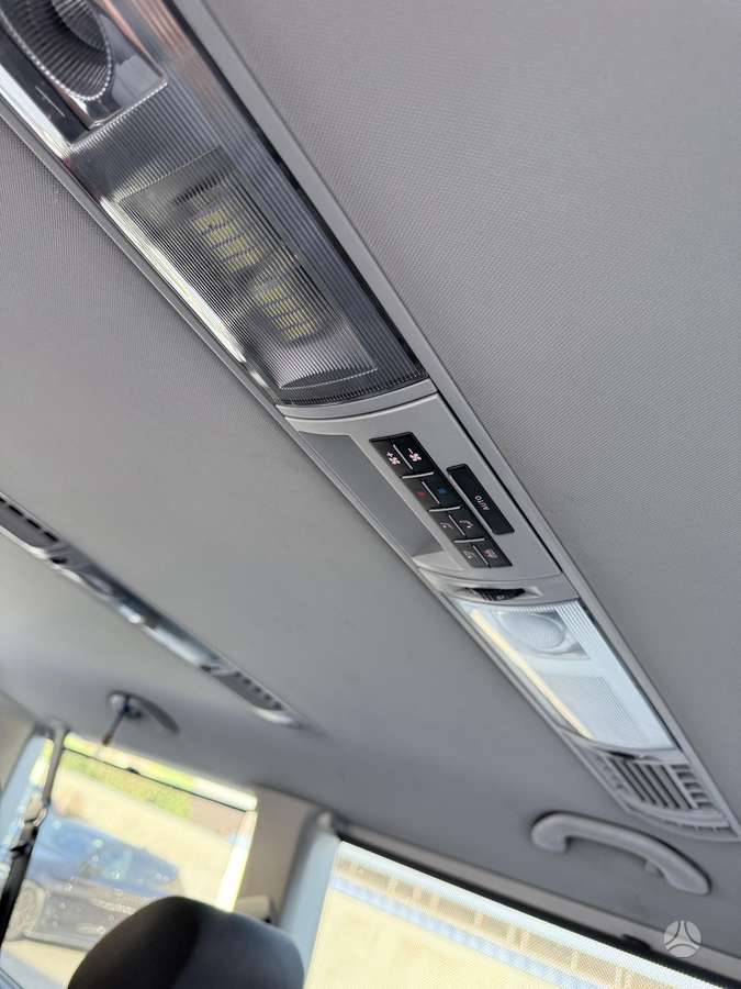 Volkswagen Caravelle - 5