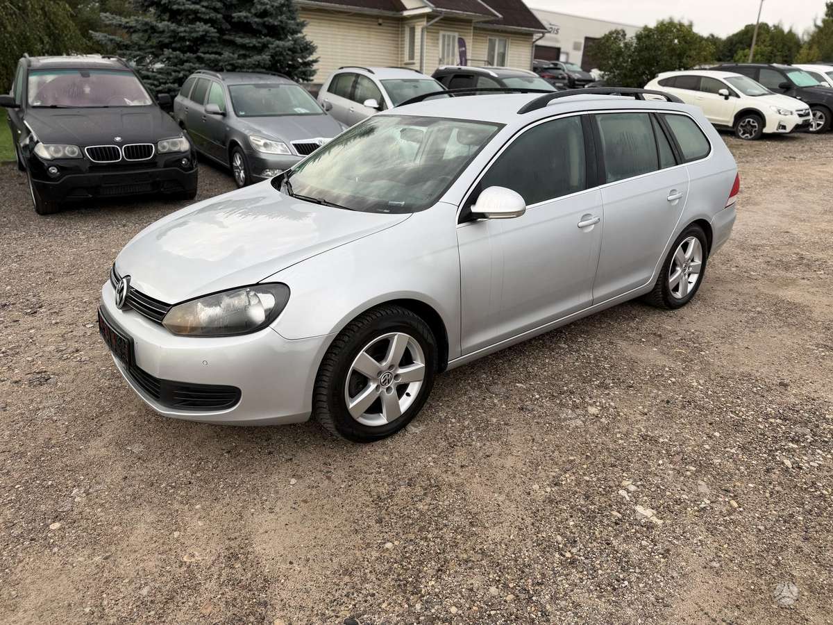 Volkswagen Golf - 1