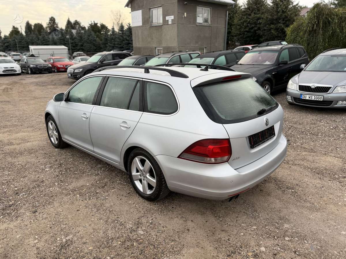 Volkswagen Golf - 6