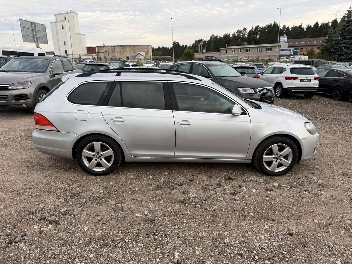Volkswagen Golf - 8