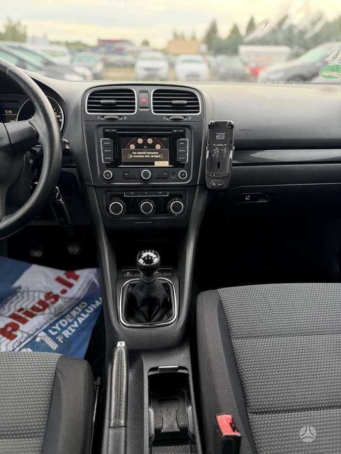 Volkswagen Golf - 10
