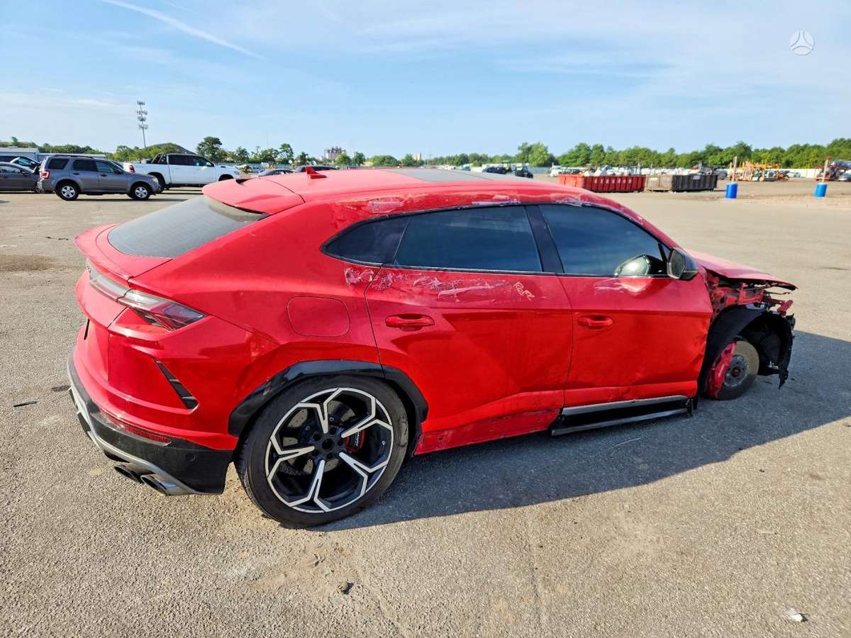 Lamborghini Urus, 4.0 l., off-road / crossover