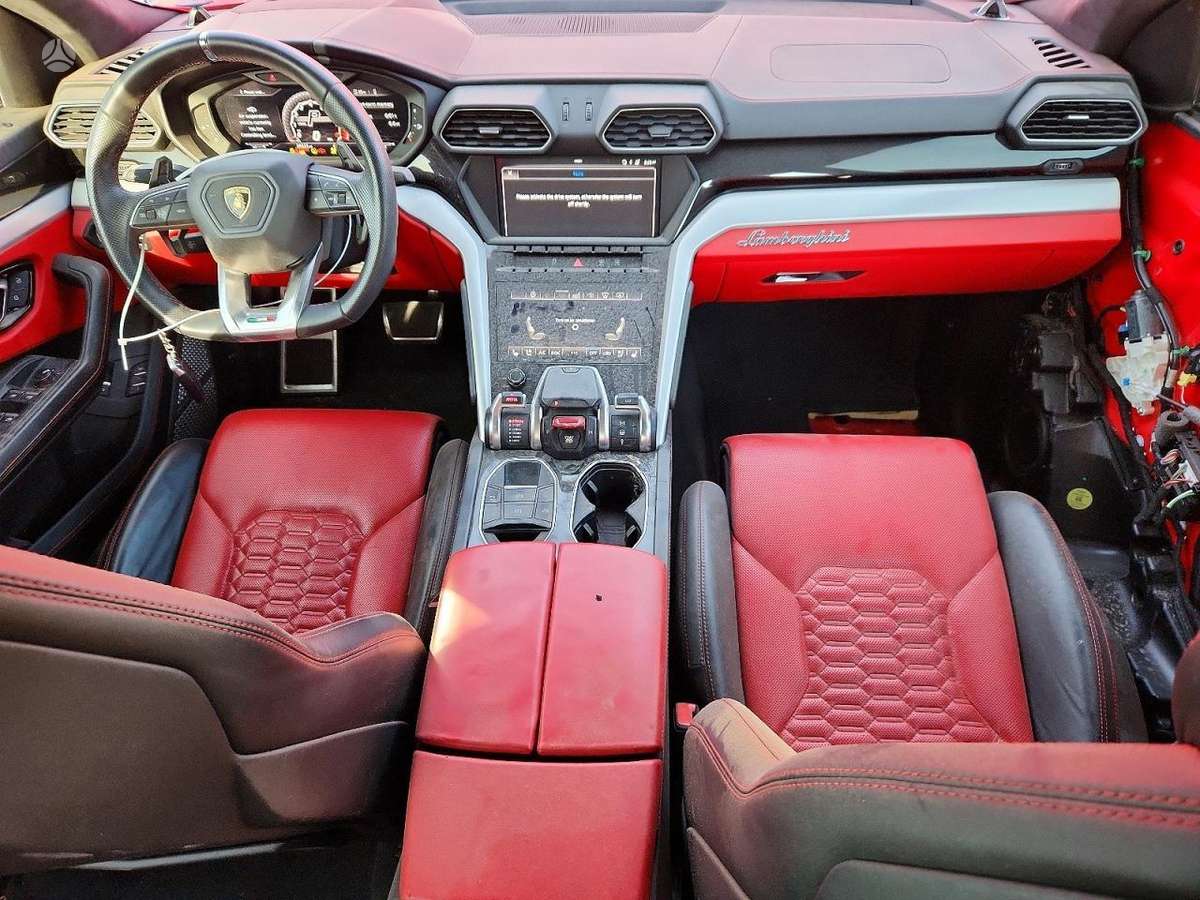 Lamborghini Urus, 4.0 l., off-road / crossover