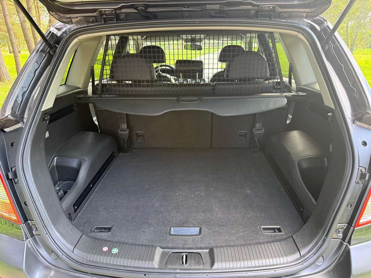 Opel Antara, 2.2 l., off-road / crossover
