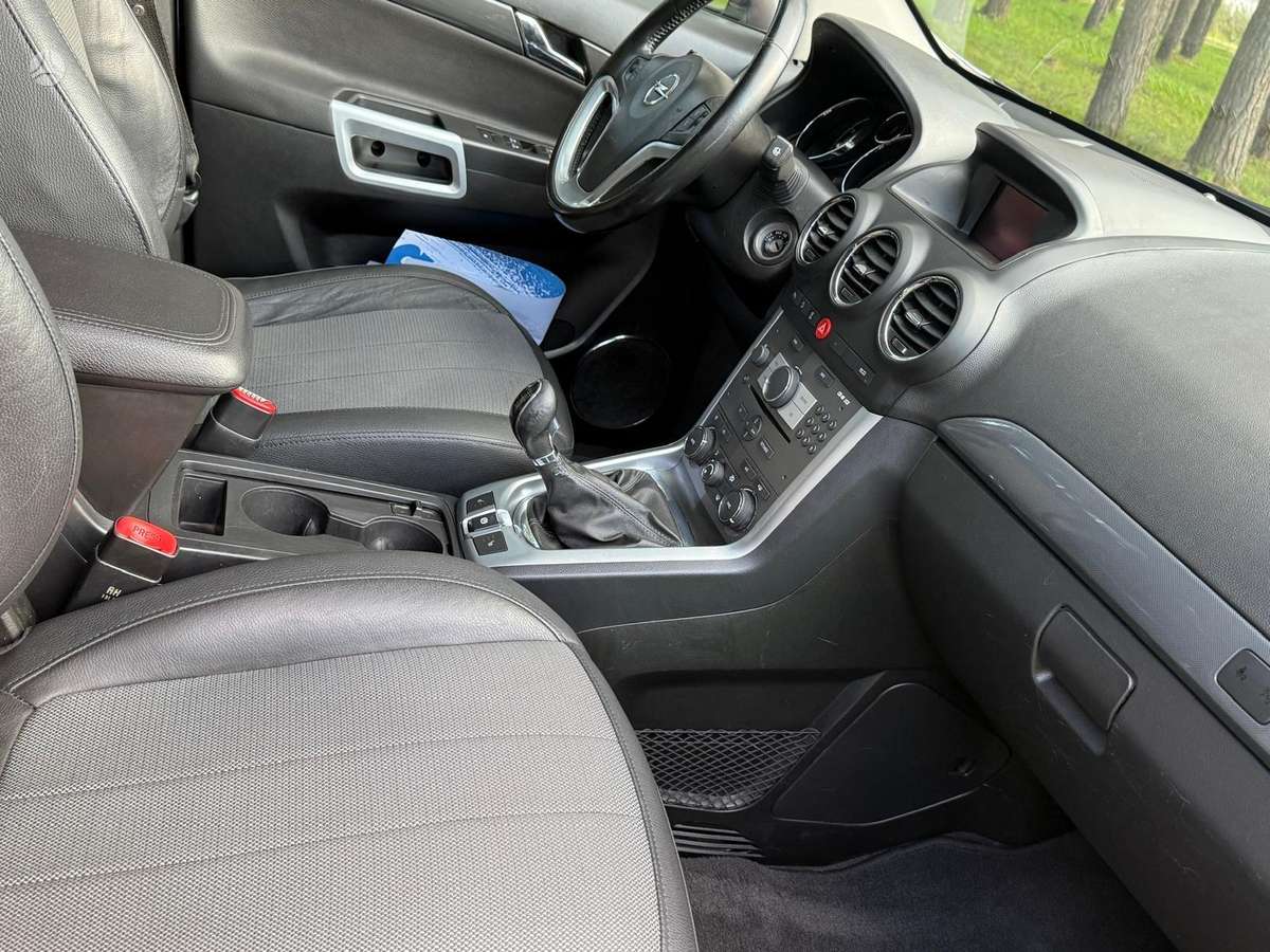 Opel Antara, 2.2 l., off-road / crossover