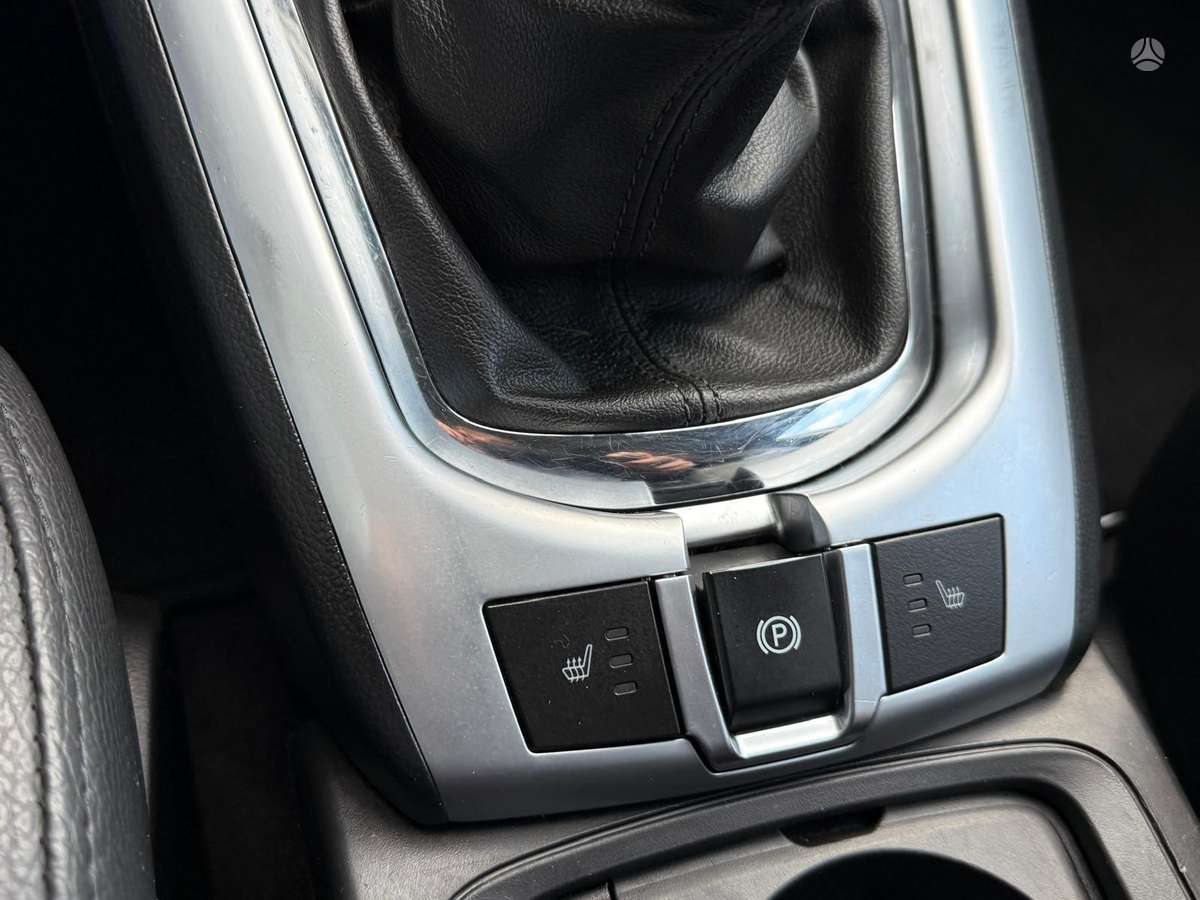 Opel Antara, 2.2 l., off-road / crossover