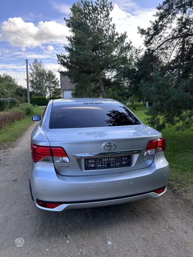Toyota Avensis - 8