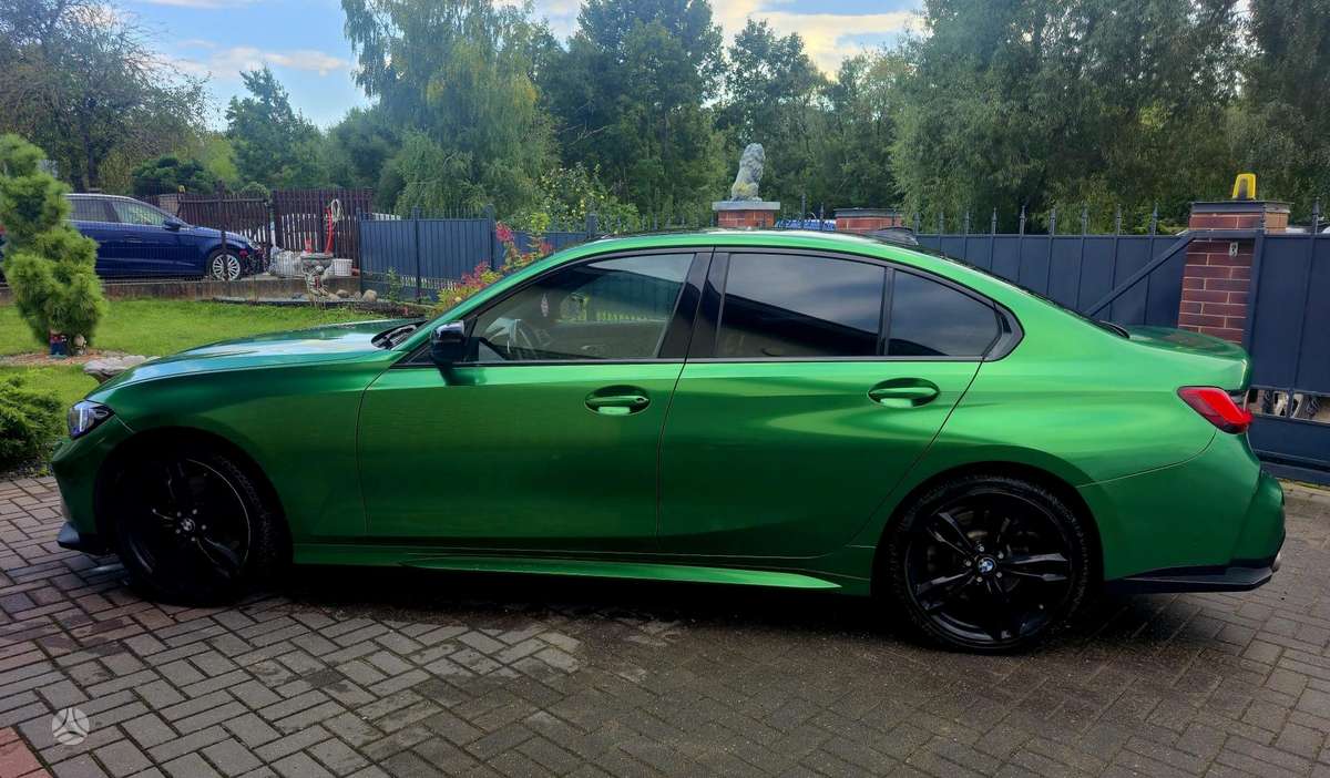 BMW 330, 2.0 l., Седан