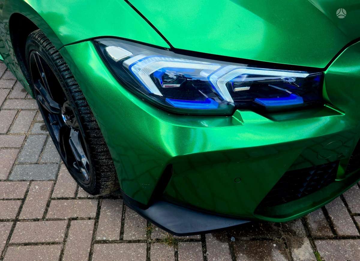 BMW 330, 2.0 l., Седан