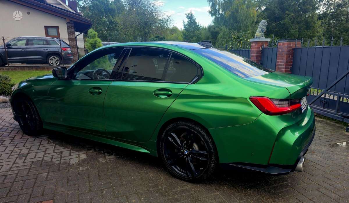 BMW 330, 2.0 l., Седан