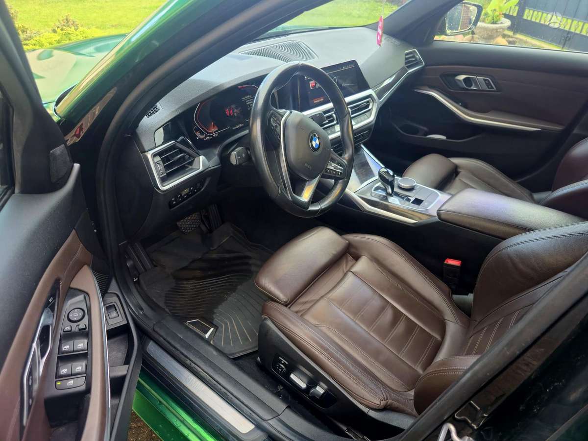 BMW 330, 2.0 l., Седан