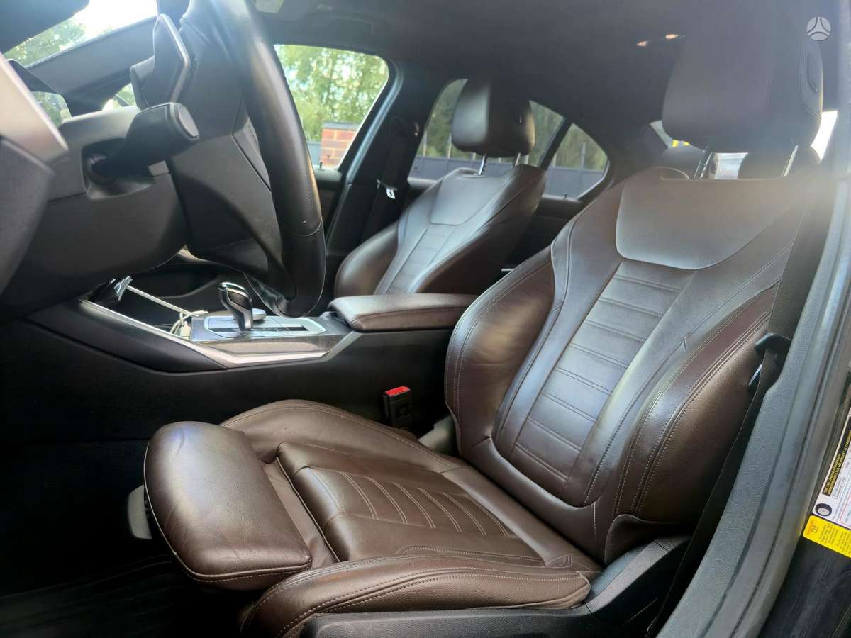BMW 330, 2.0 l., Седан