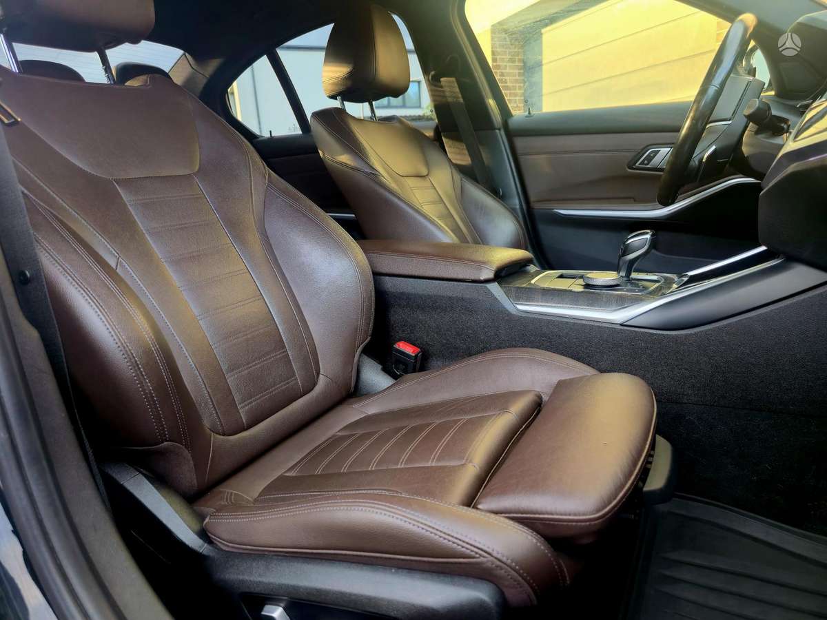 BMW 330, 2.0 l., Седан