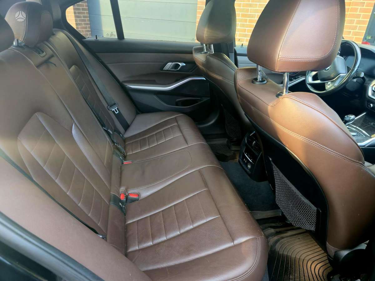 BMW 330, 2.0 l., Седан