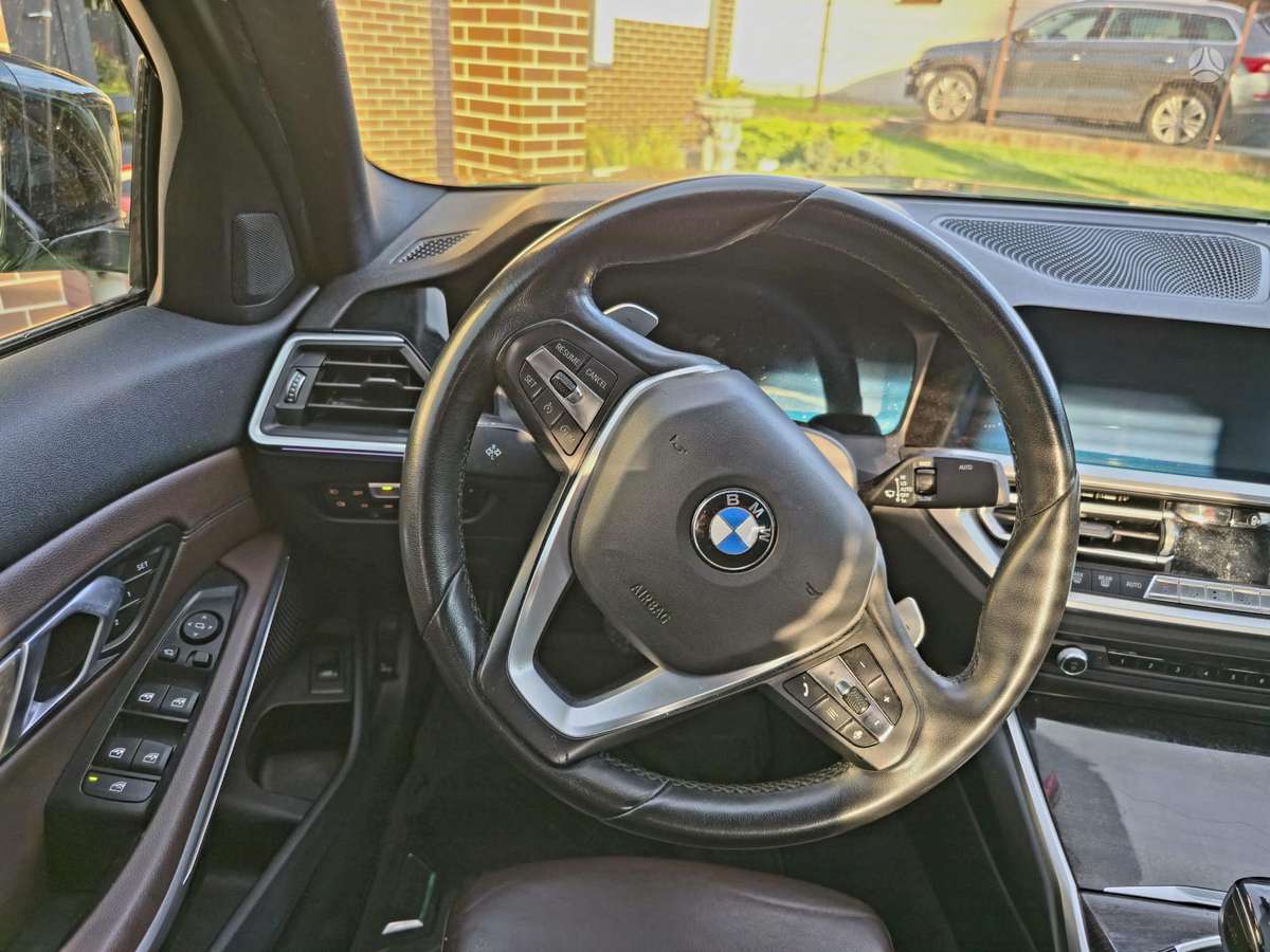 BMW 330, 2.0 l., Седан