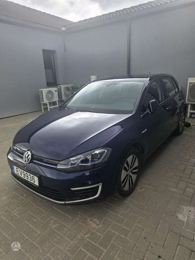 Volkswagen Golf - 1