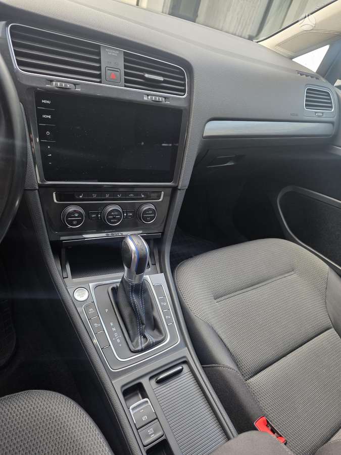 Volkswagen Golf - 6