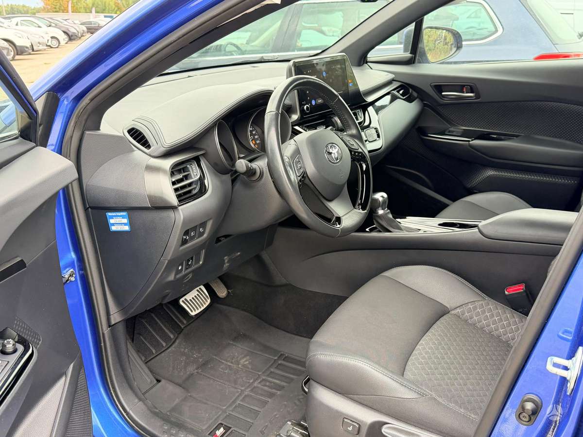 Toyota C-HR - 11
