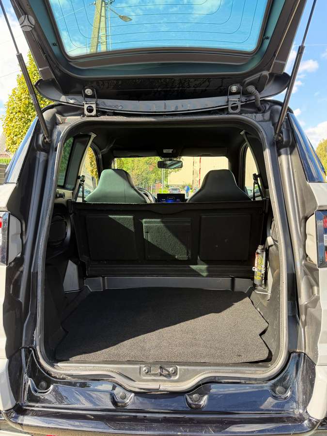 Ligier JS60, hatchback
