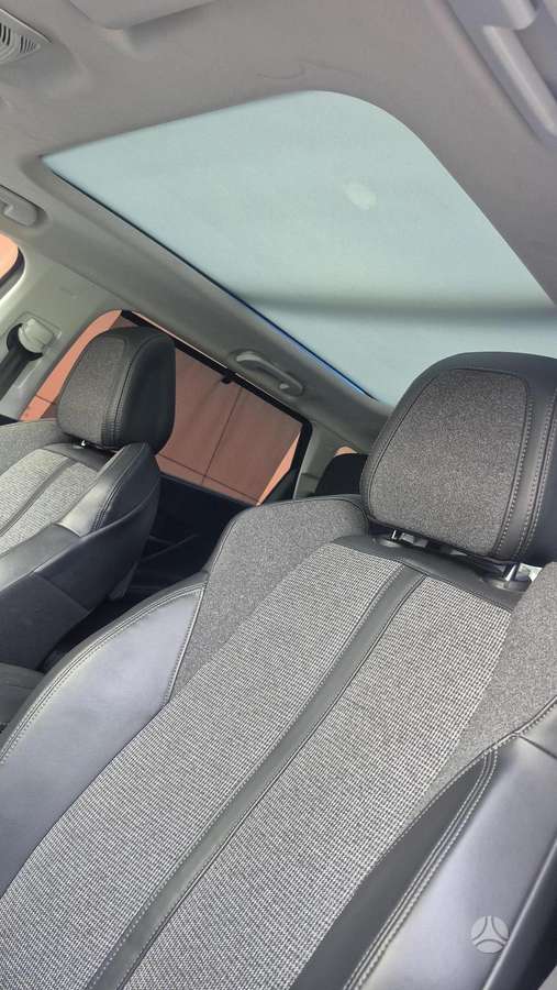 Peugeot 5008 - 8