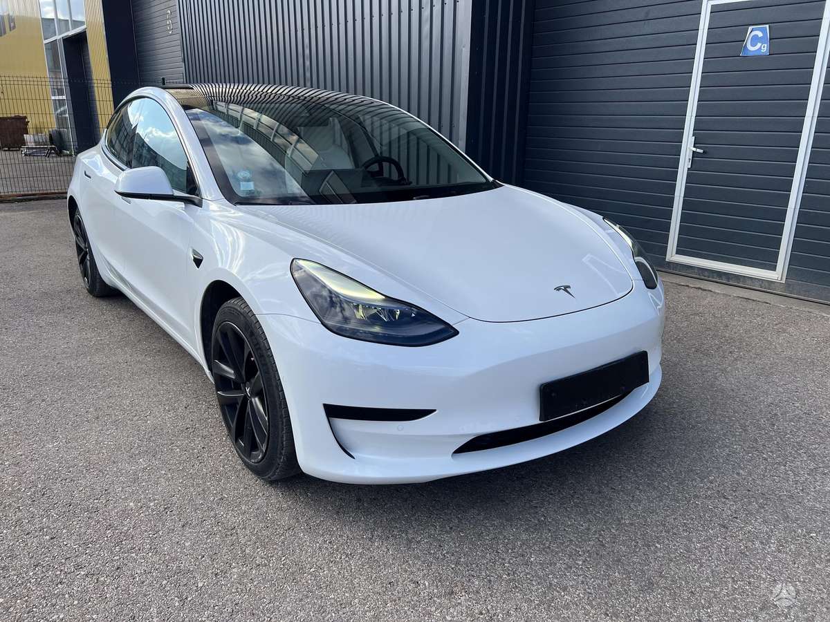 Tesla Model 3 - 1