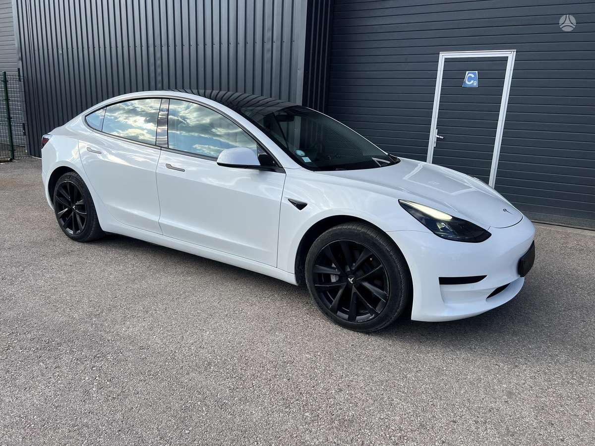 Tesla Model 3 - 2