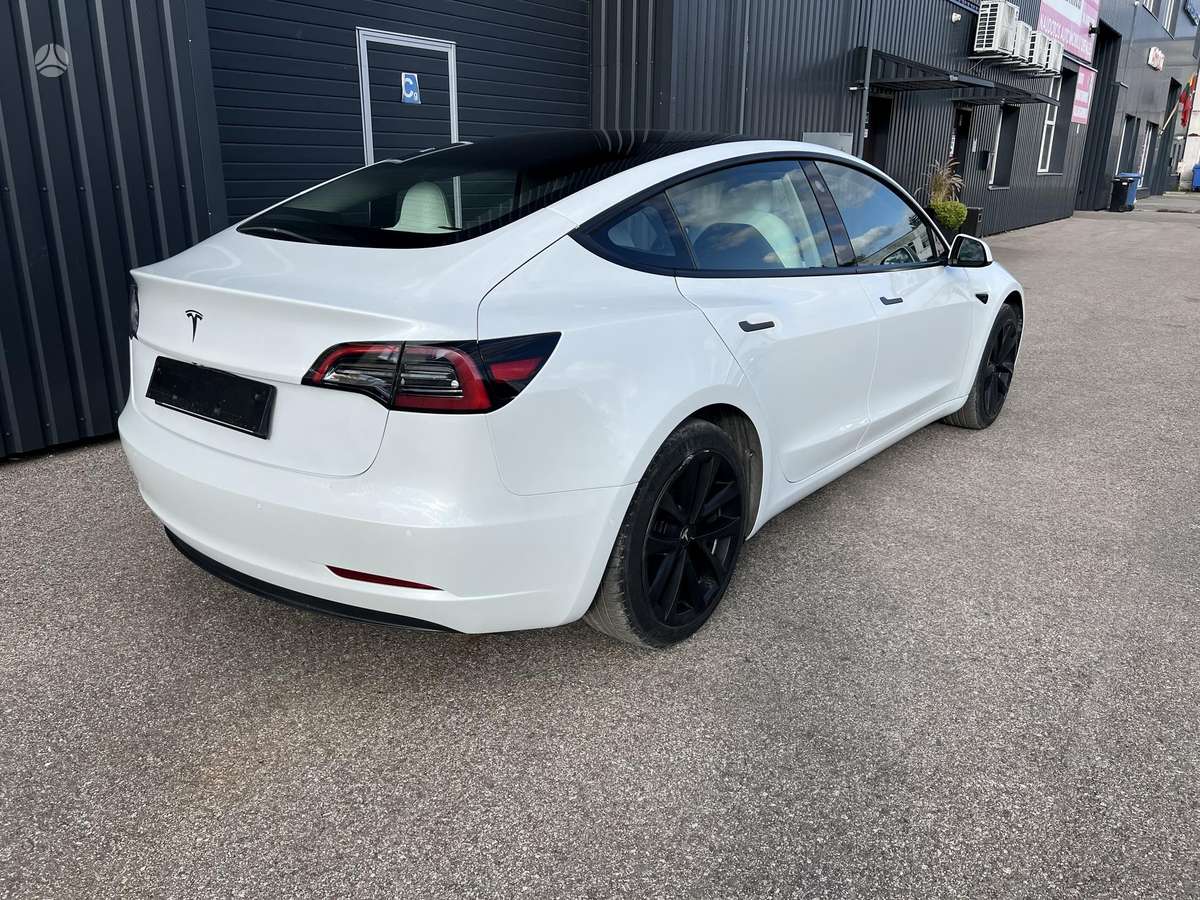 Tesla Model 3 - 5