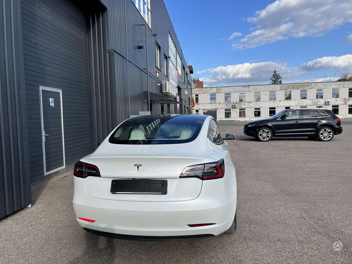 Tesla Model 3 - 6