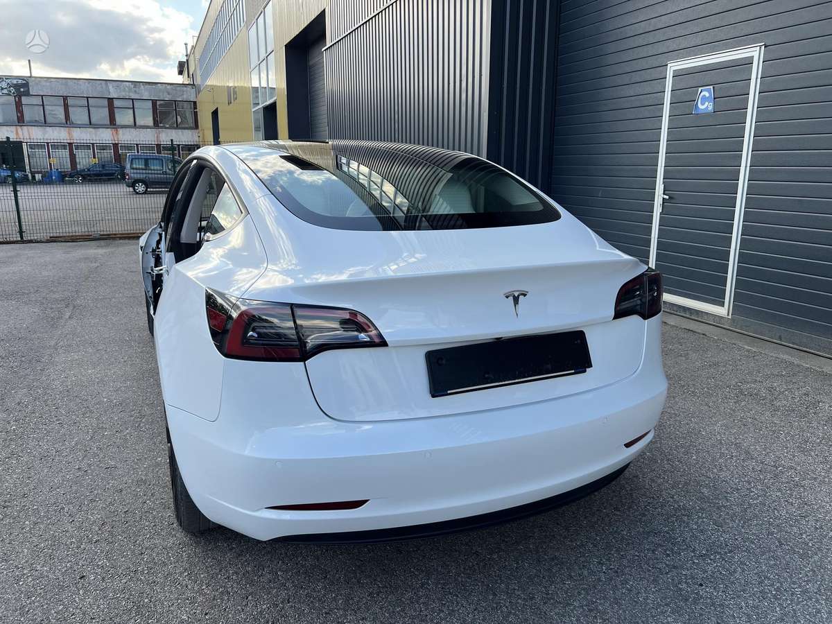 Tesla Model 3 - 7