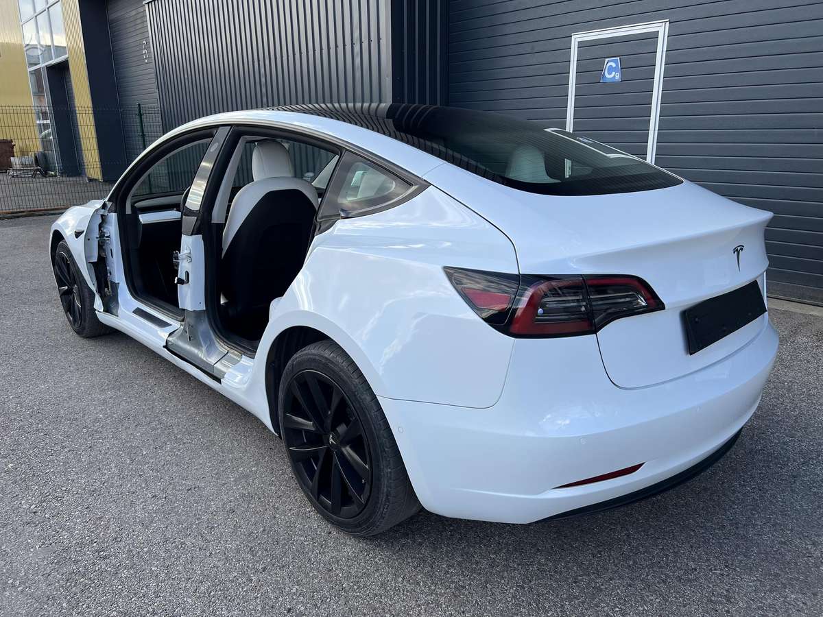Tesla Model 3 - 8