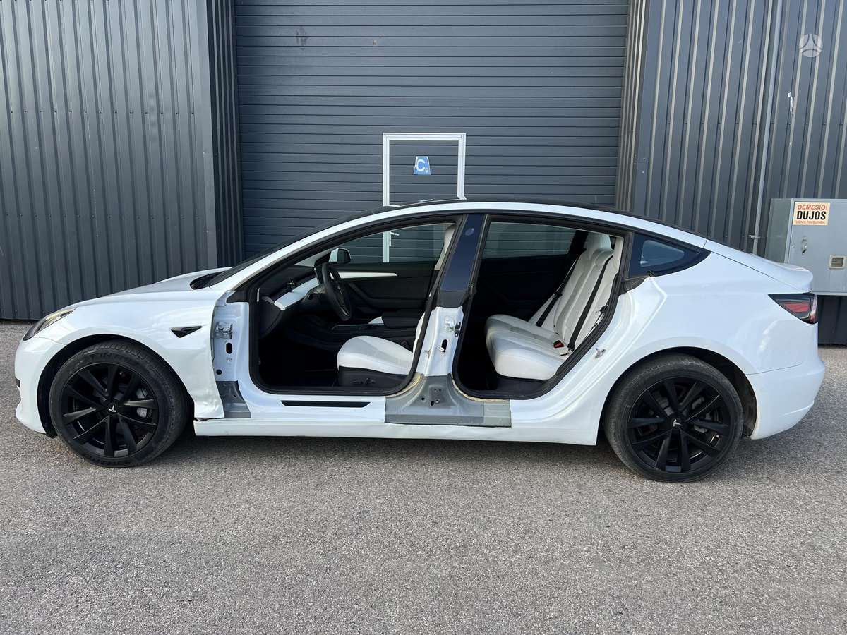 Tesla Model 3 - 9