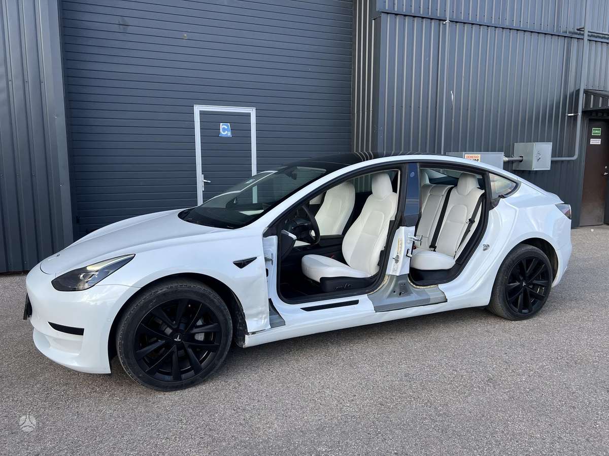 Tesla Model 3 - 10
