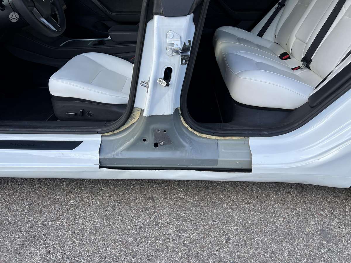Tesla Model 3 - 12