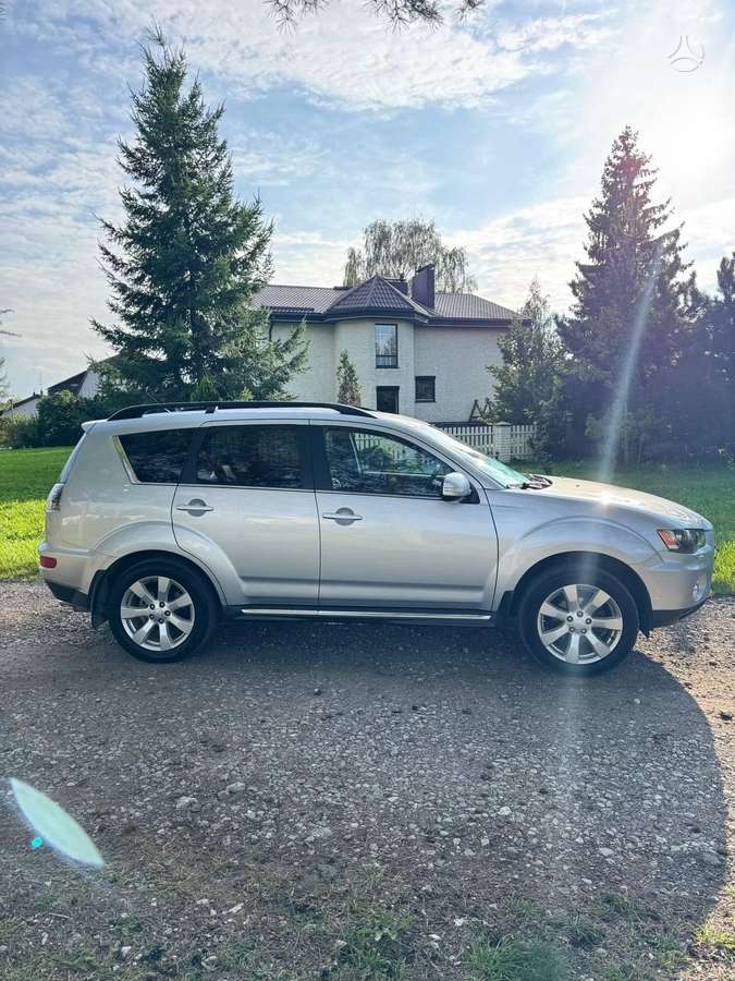 Mitsubishi Outlander - 4