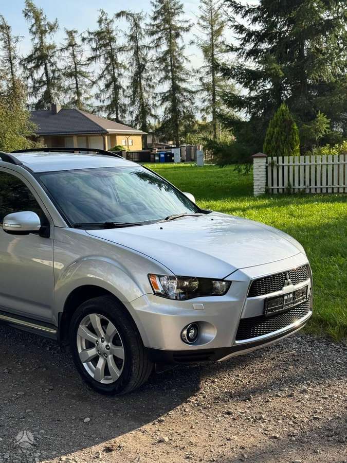 Mitsubishi Outlander - 8