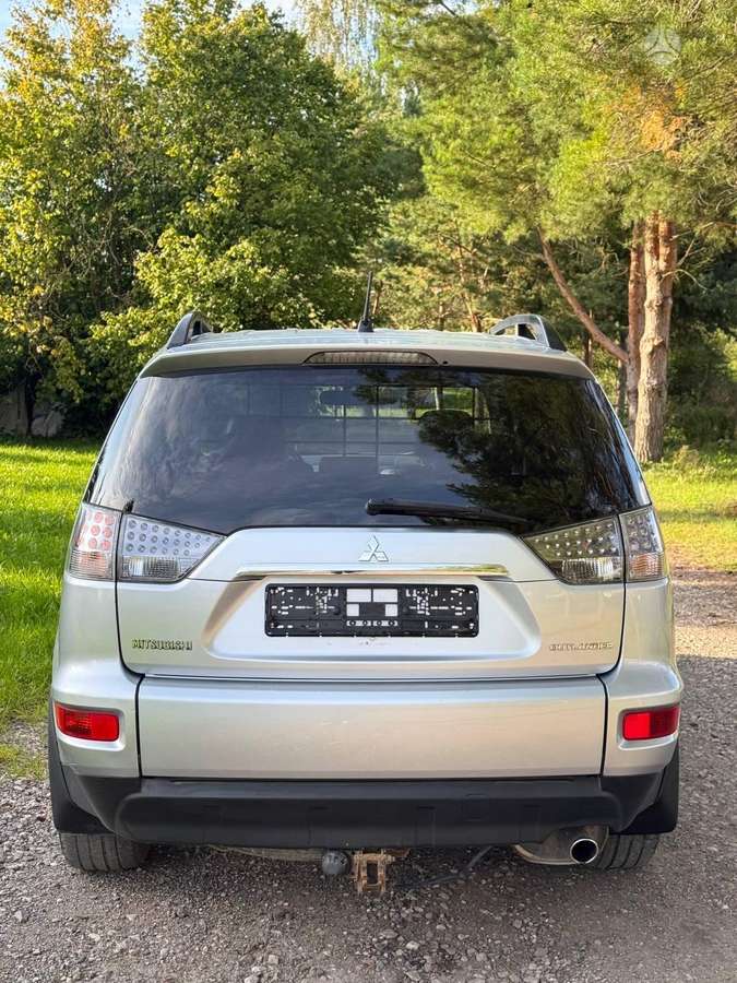 Mitsubishi Outlander - 11