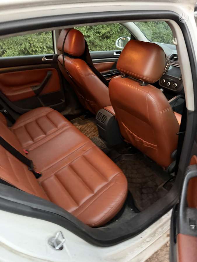 Volkswagen Golf - 8
