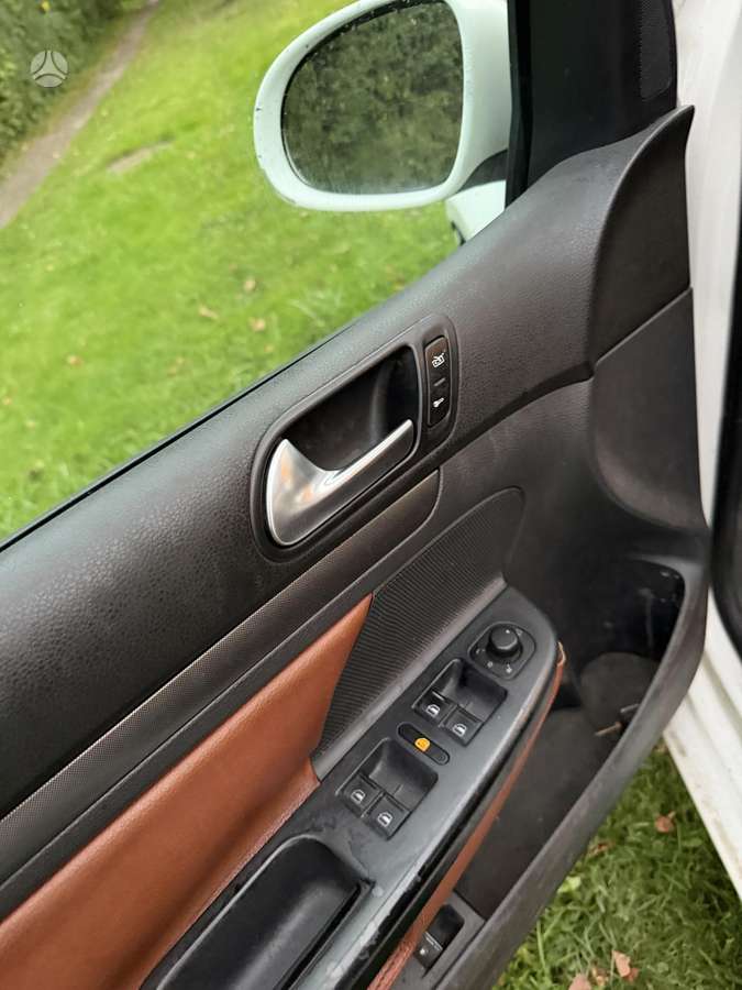 Volkswagen Golf - 10