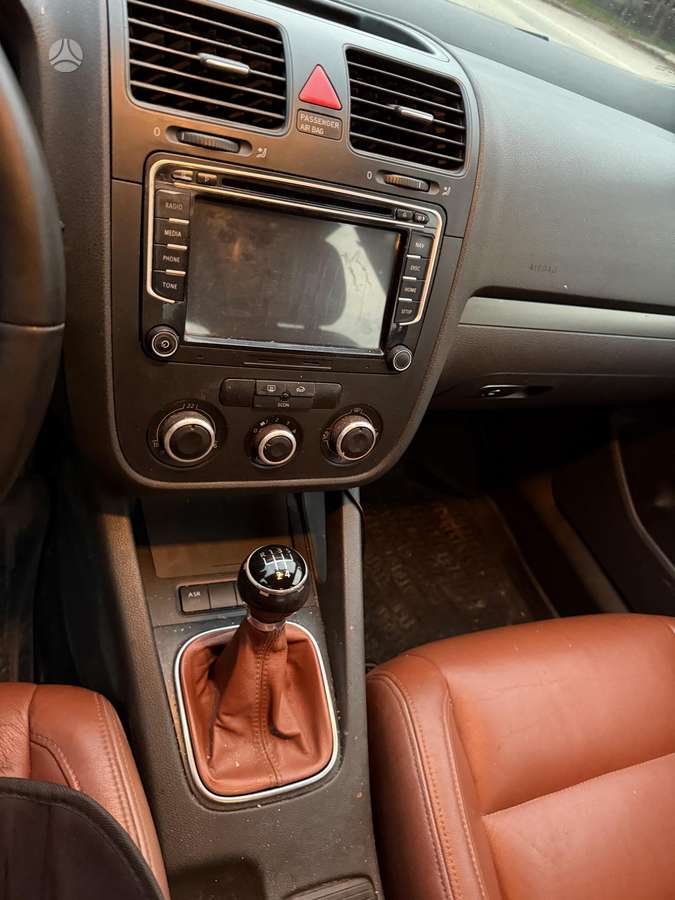 Volkswagen Golf - 11