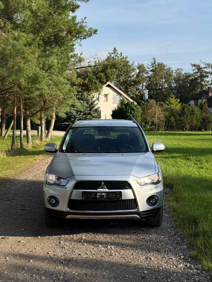 Mitsubishi Outlander - 2