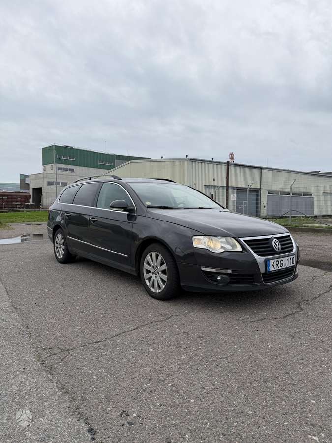 Volkswagen Passat - 1