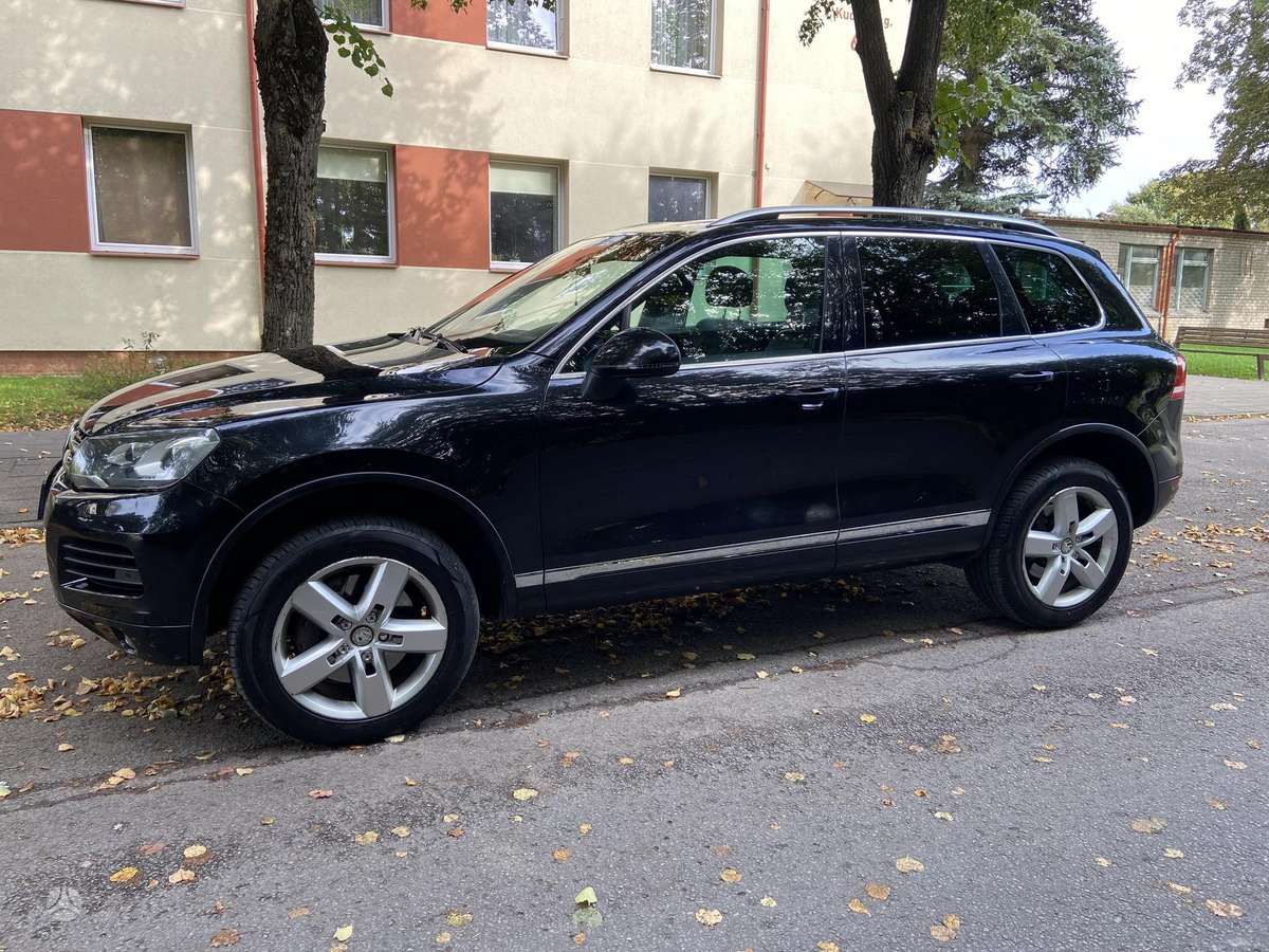 Volkswagen Touareg - 1
