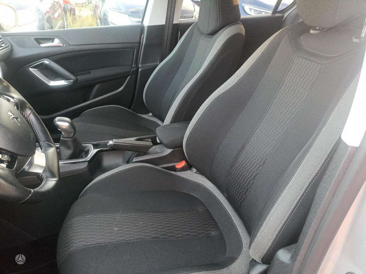 Peugeot 308 - 8