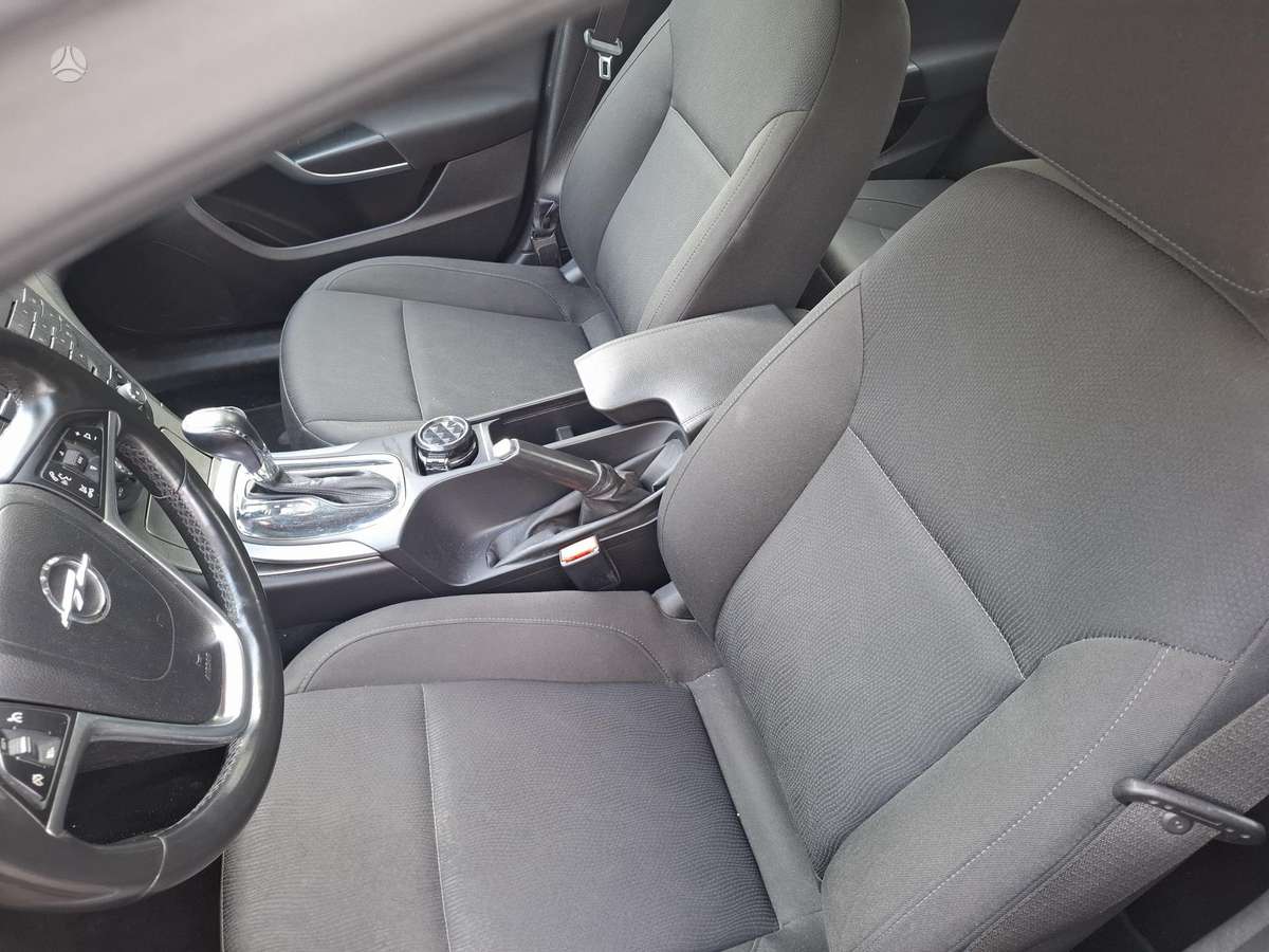 Opel Insignia, 2.0 l., Седан
