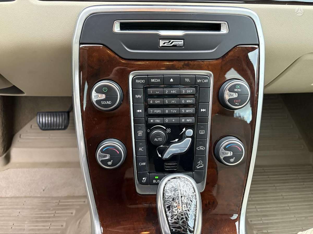 Volvo XC70 - 11