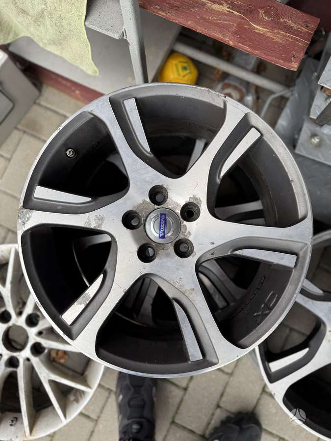 Volvo, lengvojo lydinio, R18