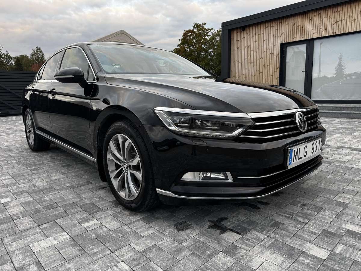 Volkswagen Passat - 1